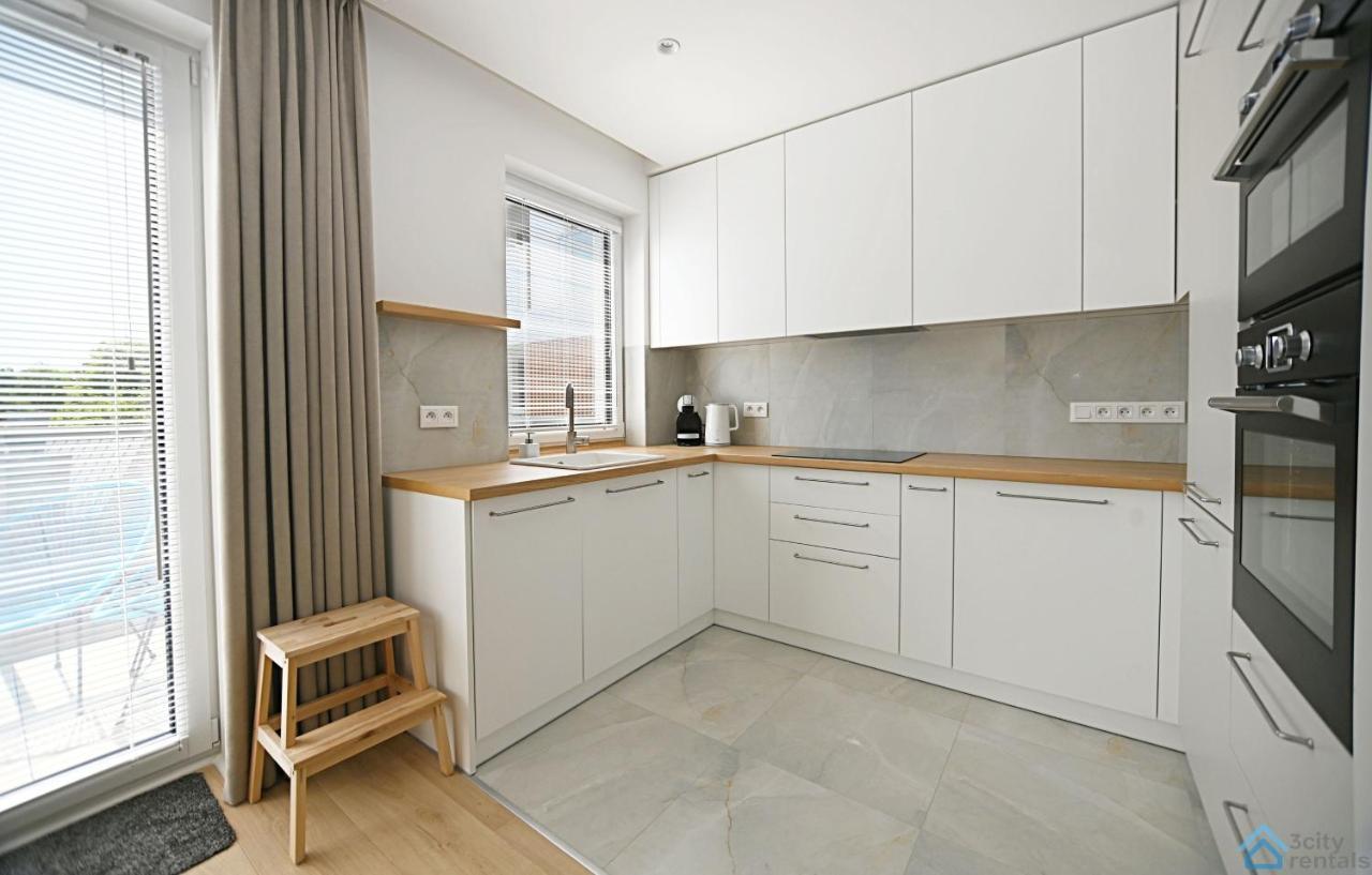 Beige 3City Apartment With Parking In Gdansk By Noclegi Renters Extérieur photo