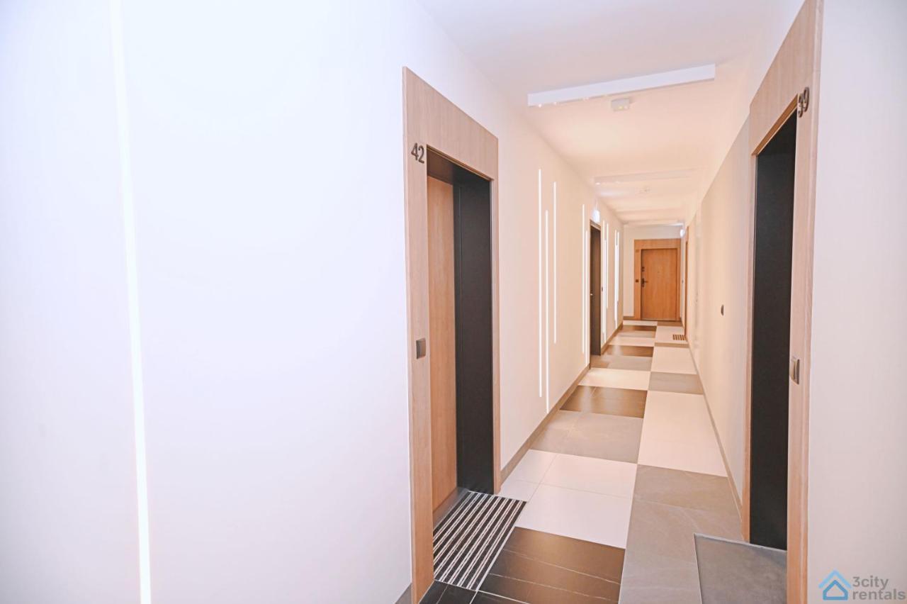 Beige 3City Apartment With Parking In Gdansk By Noclegi Renters Extérieur photo